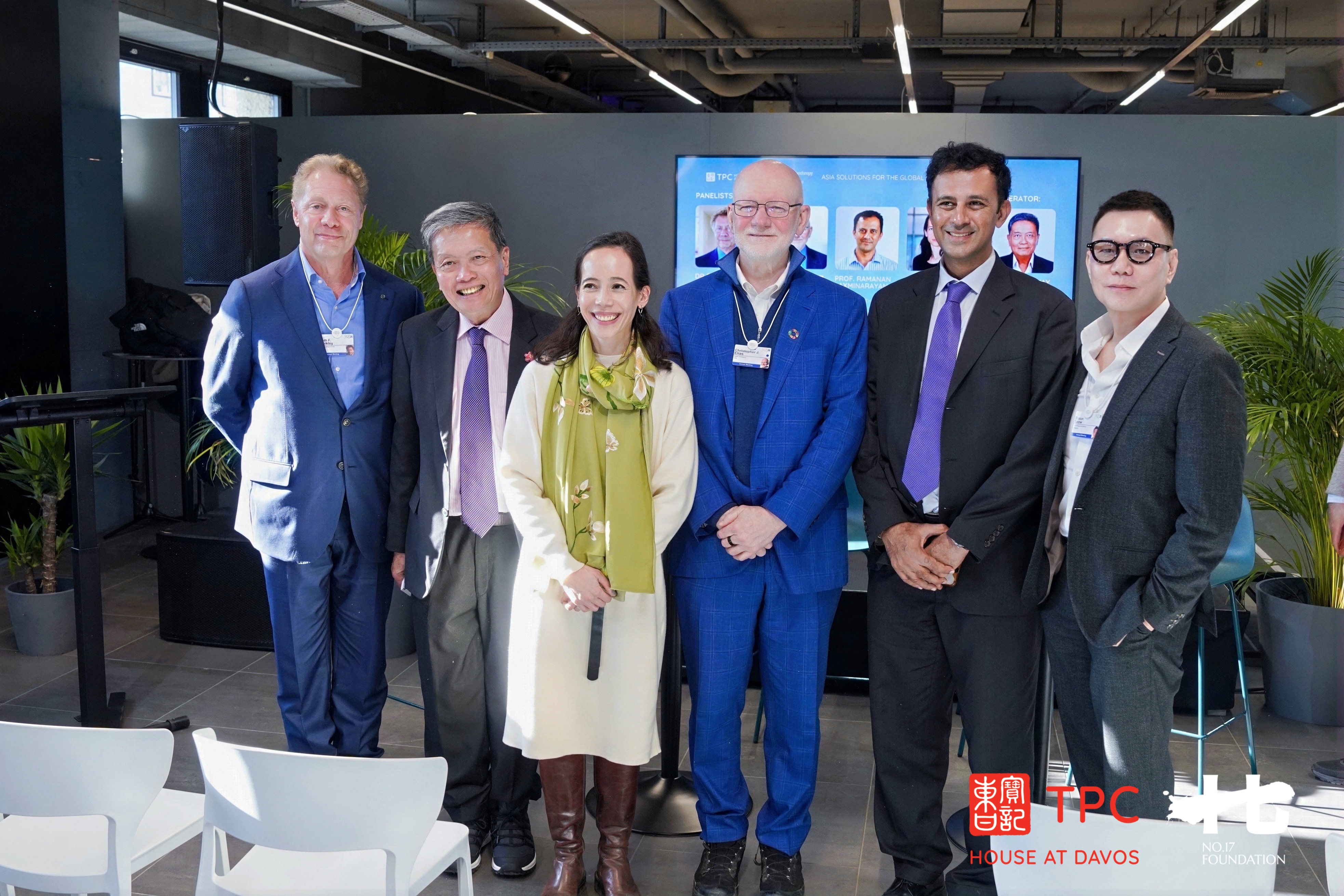 sticky-image--desktop